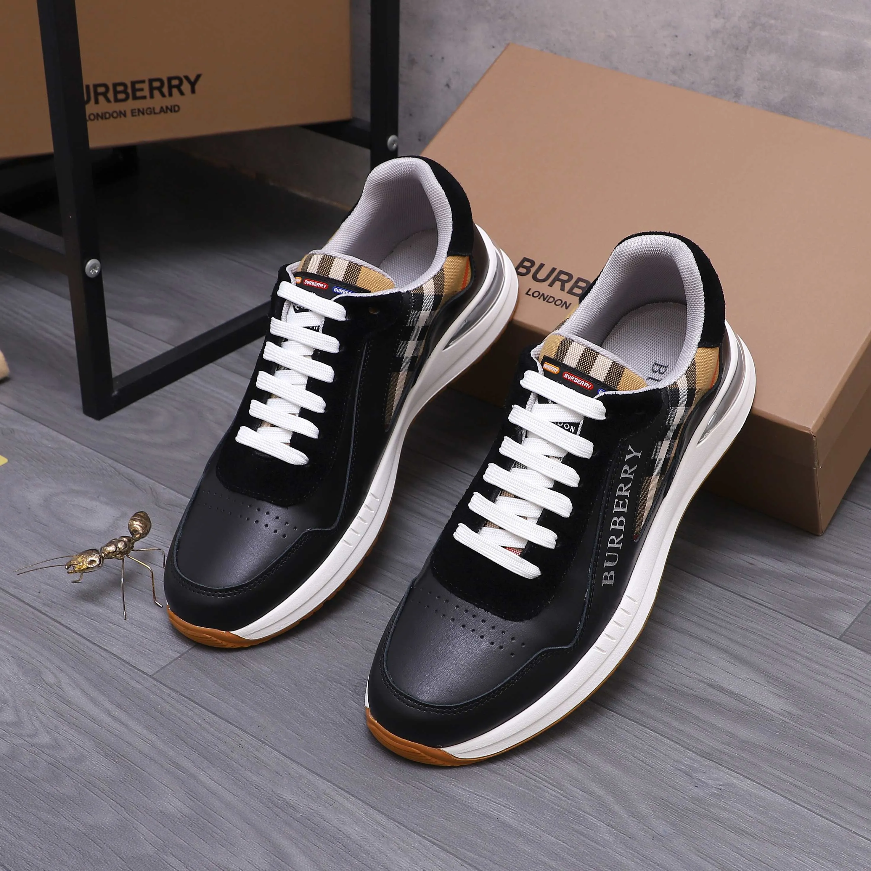 Men's shoes 💰442 Product trademark: Burberry "Burberry" casual shoes Regular size: 38-44 Product material: Selected cowhide stitching upper Breathable mesh lining Rubber outsole